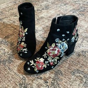 White House Black Market - floral black booties- STUNNING 🤩
